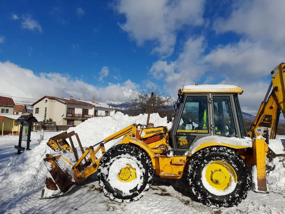 JCB 4CX pri zimnej údržbe